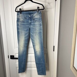 Stylish Women's Skinny Jeans in Light Blue